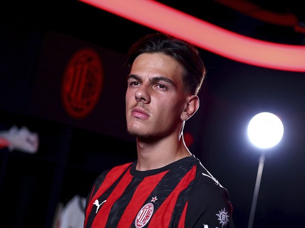 Sikap Ardon Jashari Bikin Milan Lakukan Investasi Terpenting di Musim Ini
